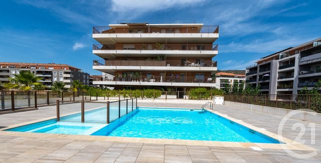 Appartement T3 à vendre - 3 pièces - 54.54 m2 - LE LAVANDOU - 83 - PROVENCE-ALPES-COTE-D-AZUR - Century 21 Net-Immo Agency