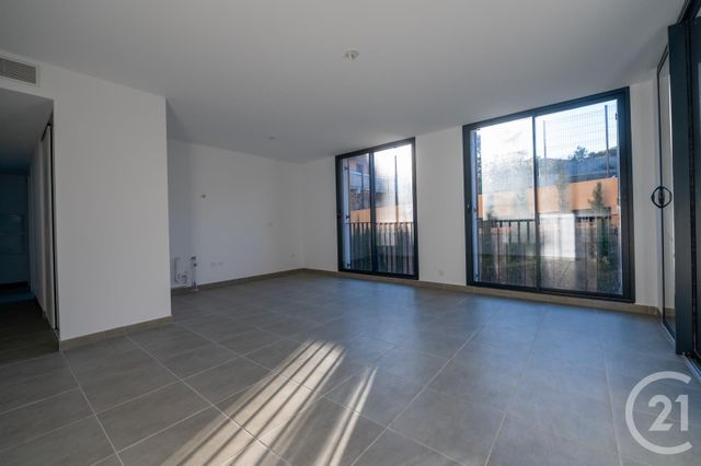 Afficher la photo en grand Appartement à vendre - 3 pièces - 63.0 m2 - BORMES LES MIMOSAS - 83 - PROVENCE-ALPES-COTE-D-AZUR - Century 21 Net-Immo Agency