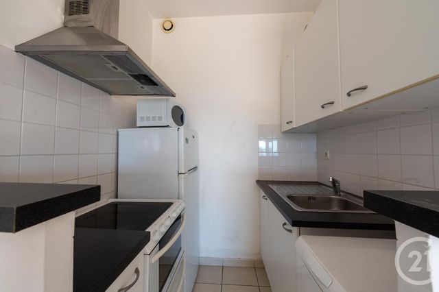 Afficher la photo en grand Appartement F2 à vendre - 2 pièces - 30.18 m2 - LE LAVANDOU - 83 - PROVENCE-ALPES-COTE-D-AZUR - Century 21 Net-Immo Agency