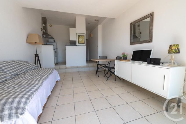 Afficher la photo en grand Appartement F2 à vendre - 2 pièces - 30.18 m2 - LE LAVANDOU - 83 - PROVENCE-ALPES-COTE-D-AZUR - Century 21 Net-Immo Agency