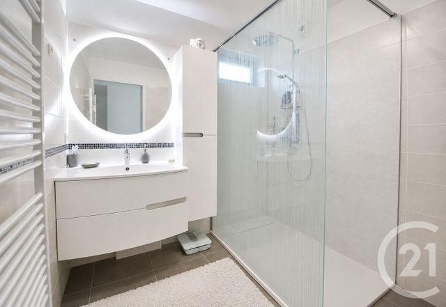 Appartement F3 à vendre - 3 pièces - 65.32 m2 - LE LAVANDOU - 83 - PROVENCE-ALPES-COTE-D-AZUR - Century 21 Net-Immo Agency
