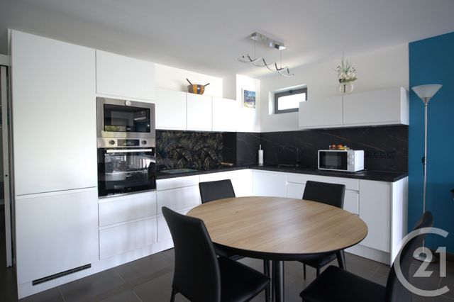 Appartement F3 à vendre - 3 pièces - 65.32 m2 - LE LAVANDOU - 83 - PROVENCE-ALPES-COTE-D-AZUR - Century 21 Net-Immo Agency
