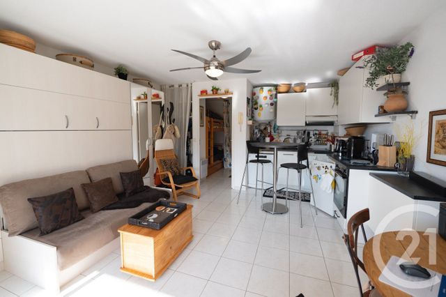 Appartement Studio Cabine à vendre - 1 pièce - 27.2 m2 - LE LAVANDOU - 83 - PROVENCE-ALPES-COTE-D-AZUR - Century 21 Net-Immo Agency