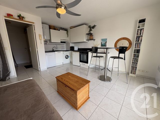 Appartement Studio Cabine à vendre - 1 pièce - 27.2 m2 - LE LAVANDOU - 83 - PROVENCE-ALPES-COTE-D-AZUR - Century 21 Net-Immo Agency