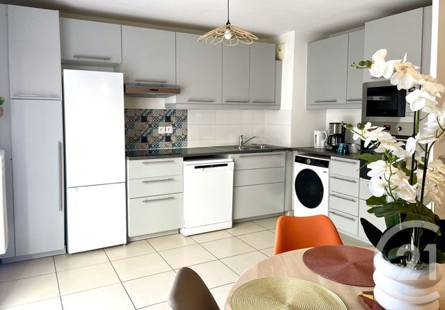 Appartement T3 à vendre - 3 pièces - 66.0 m2 - LE LAVANDOU - 83 - PROVENCE-ALPES-COTE-D-AZUR - Century 21 Net-Immo Agency