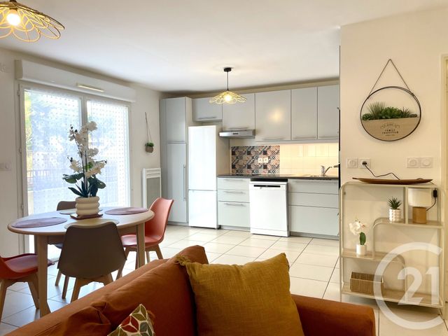 Appartement T3 à vendre - 3 pièces - 66.0 m2 - LE LAVANDOU - 83 - PROVENCE-ALPES-COTE-D-AZUR - Century 21 Net-Immo Agency