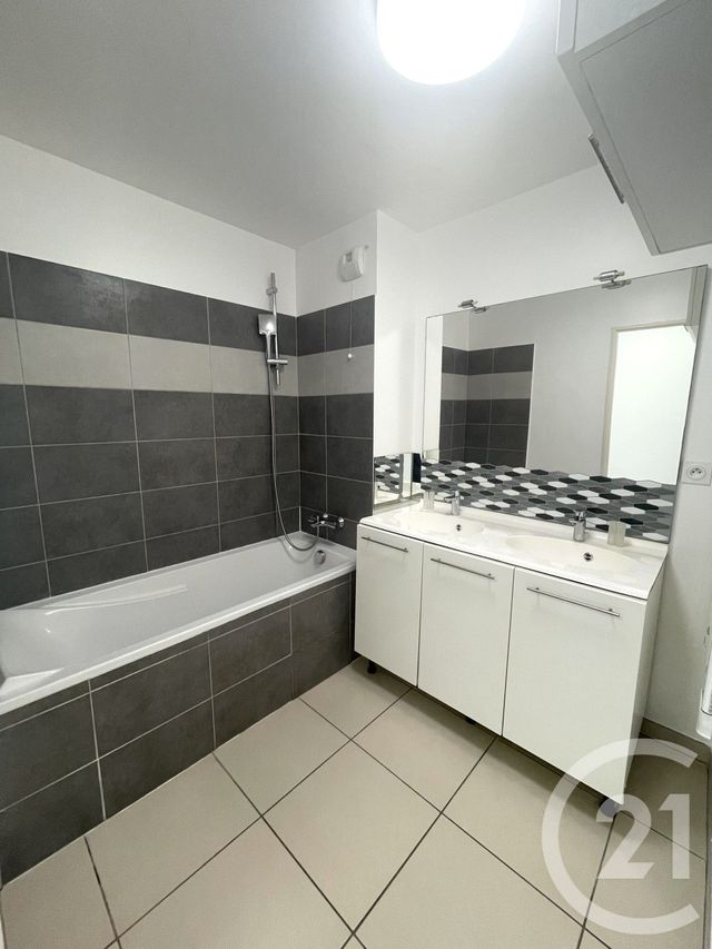 Appartement T3 à vendre - 3 pièces - 66.0 m2 - LE LAVANDOU - 83 - PROVENCE-ALPES-COTE-D-AZUR - Century 21 Net-Immo Agency