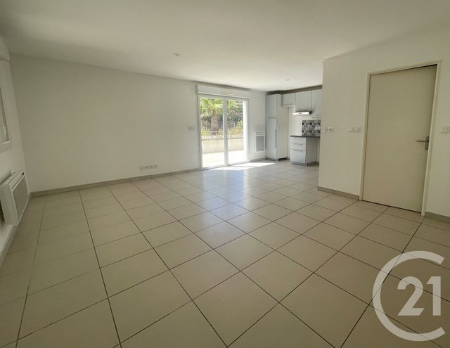 Appartement T3 à vendre - 3 pièces - 66.0 m2 - LE LAVANDOU - 83 - PROVENCE-ALPES-COTE-D-AZUR - Century 21 Net-Immo Agency