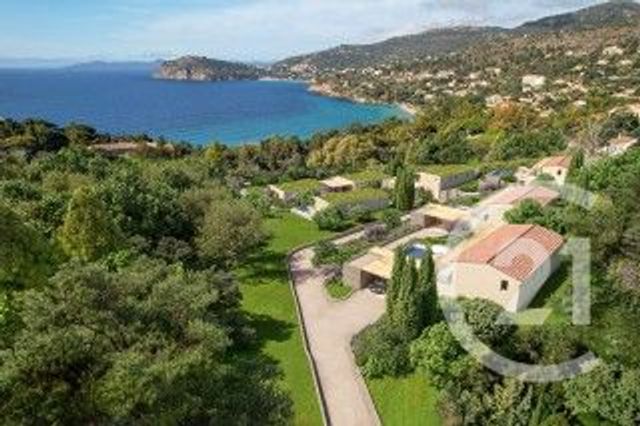 Afficher la photo en grand maison à vendre - 6 pièces - 218.06 m2 - RAYOL CANADEL SUR MER - 83 - PROVENCE-ALPES-COTE-D-AZUR - Century 21 Net-Immo Agency