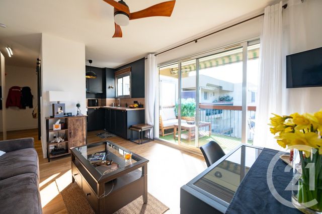 Appartement Studio à vendre - 1 pièce - 27.58 m2 - LE LAVANDOU - 83 - PROVENCE-ALPES-COTE-D-AZUR - Century 21 Net-Immo Agency