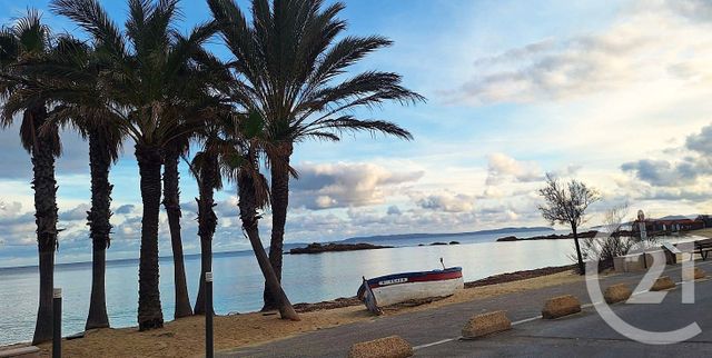 Appartement T4 à vendre - 4 pièces - 88.31 m2 - LE LAVANDOU - 83 - PROVENCE-ALPES-COTE-D-AZUR - Century 21 Net-Immo Agency