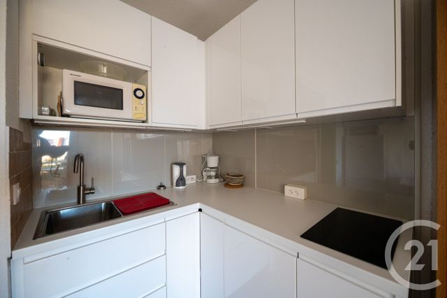 Appartement Studio Cabine à vendre - 1 pièce - 22.73 m2 - LE LAVANDOU - 83 - PROVENCE-ALPES-COTE-D-AZUR - Century 21 Net-Immo Agency