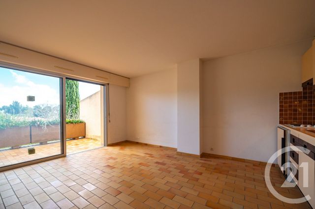 Appartement Studio Cabine à vendre - 1 pièce - 27.01 m2 - LE LAVANDOU - 83 - PROVENCE-ALPES-COTE-D-AZUR - Century 21 Net-Immo Agency
