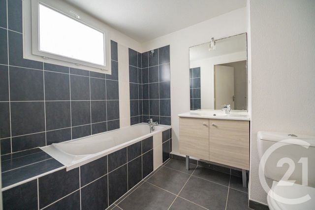 Appartement T4 à vendre - 4 pièces - 83.3 m2 - LE LAVANDOU - 83 - PROVENCE-ALPES-COTE-D-AZUR - Century 21 Net-Immo Agency