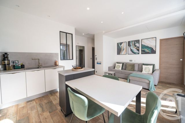 Appartement T3 à vendre - 3 pièces - 54.11 m2 - LE LAVANDOU - 83 - PROVENCE-ALPES-COTE-D-AZUR - Century 21 Net-Immo Agency