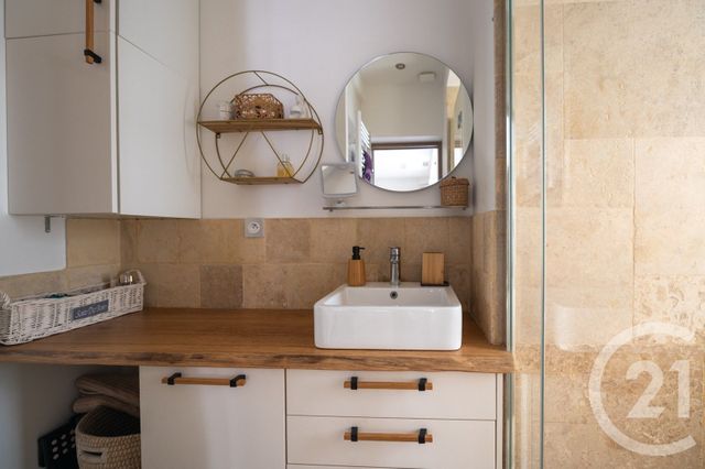 Appartement T3 à vendre - 3 pièces - 54.11 m2 - LE LAVANDOU - 83 - PROVENCE-ALPES-COTE-D-AZUR - Century 21 Net-Immo Agency