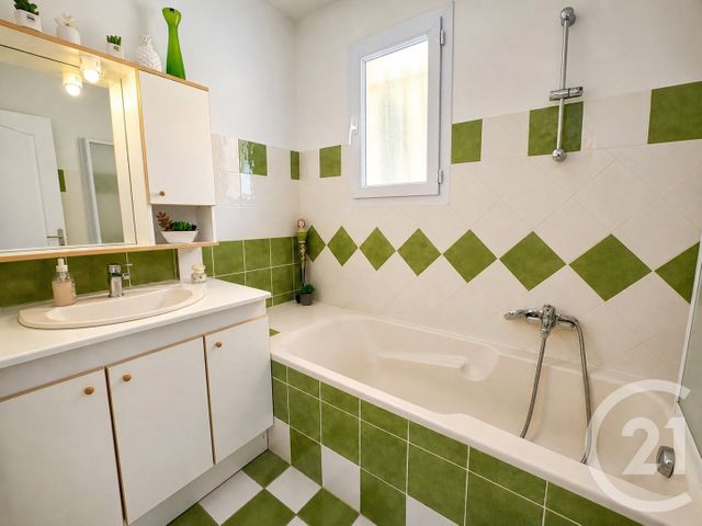 maison à vendre - 4 pièces - 118.3 m2 - BORMES LES MIMOSAS - 83 - PROVENCE-ALPES-COTE-D-AZUR - Century 21 Net-Immo Agency
