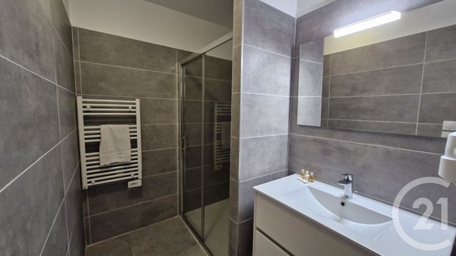 Appartement T3 à vendre - 3 pièces - 63.49 m2 - LE LAVANDOU - 83 - PROVENCE-ALPES-COTE-D-AZUR - Century 21 Net-Immo Agency