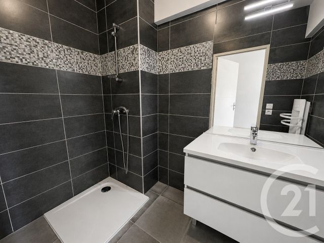 Appartement T4 à vendre - 4 pièces - 80.2 m2 - BORMES LES MIMOSAS - 83 - PROVENCE-ALPES-COTE-D-AZUR - Century 21 Net-Immo Agency