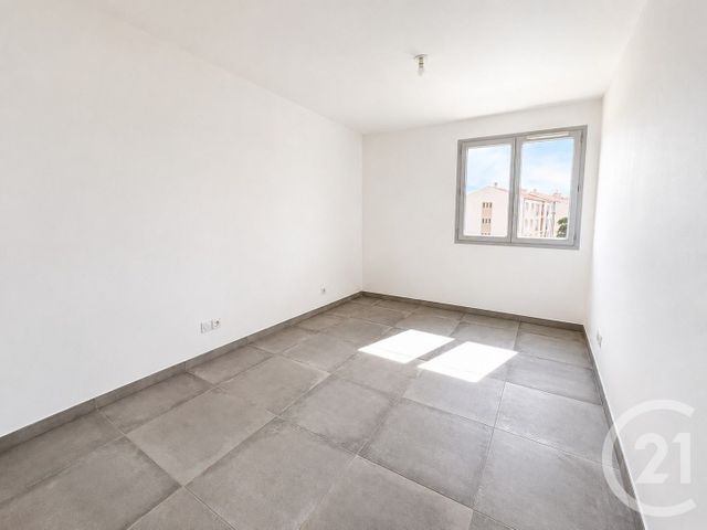 Appartement T4 à vendre - 4 pièces - 80.2 m2 - BORMES LES MIMOSAS - 83 - PROVENCE-ALPES-COTE-D-AZUR - Century 21 Net-Immo Agency