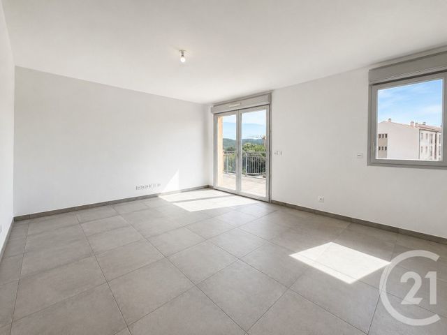 Appartement T4 à vendre - 4 pièces - 80.2 m2 - BORMES LES MIMOSAS - 83 - PROVENCE-ALPES-COTE-D-AZUR - Century 21 Net-Immo Agency