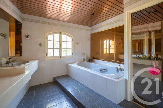 maison à vendre - 8 pièces - 302.51 m2 - LE LAVANDOU - 83 - PROVENCE-ALPES-COTE-D-AZUR - Century 21 Net-Immo Agency