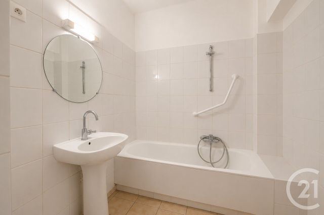 Appartement T3 à vendre - 3 pièces - 68.75 m2 - HYERES - 83 - PROVENCE-ALPES-COTE-D-AZUR - Century 21 Net-Immo Agency