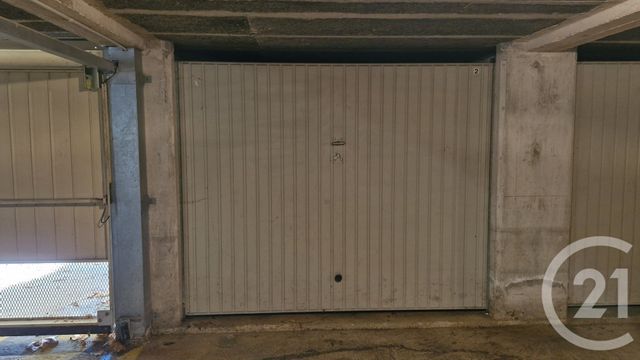 parking - LE LAVANDOU - 83