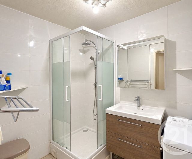 Appartement T3 à vendre - 3 pièces - 65.21 m2 - LE LAVANDOU - 83 - PROVENCE-ALPES-COTE-D-AZUR - Century 21 Net-Immo Agency