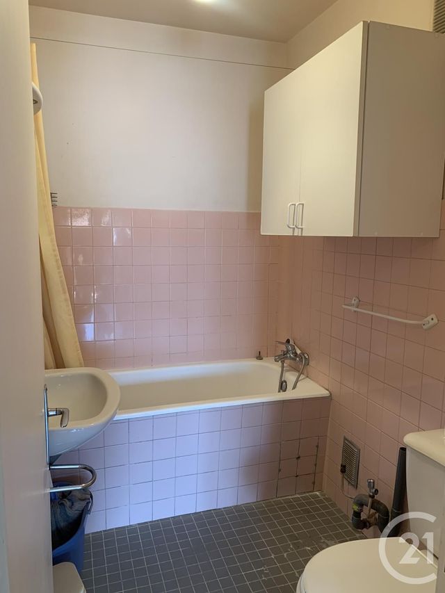 Afficher la photo en grand Studio à vendre - 1 pièce - 28.0 m2 - LE LAVANDOU - 83 - PROVENCE-ALPES-COTE-D-AZUR - Century 21 Net-Immo Agency