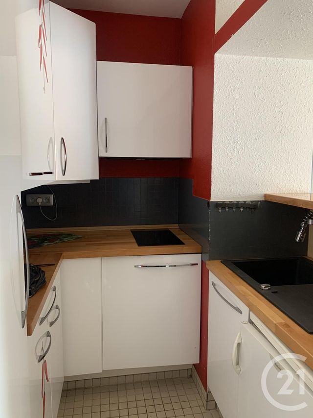Afficher la photo en grand Studio à vendre - 1 pièce - 28.0 m2 - LE LAVANDOU - 83 - PROVENCE-ALPES-COTE-D-AZUR - Century 21 Net-Immo Agency