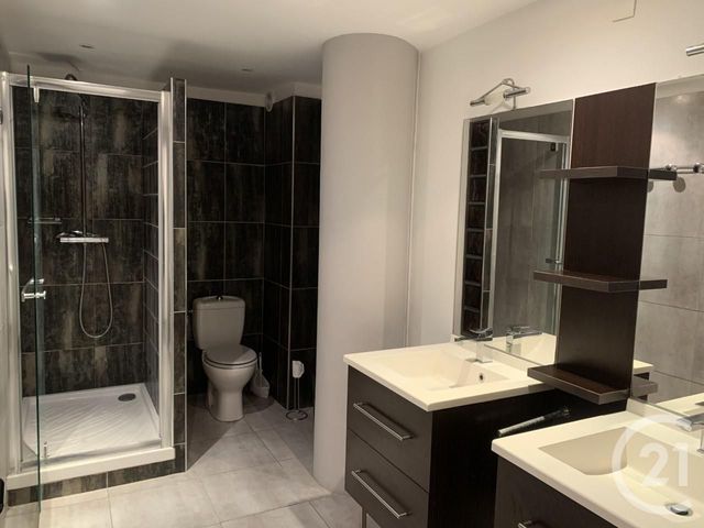 Afficher la photo en grand Appartement F4 à vendre - 4 pièces - 120.0 m2 - LE LAVANDOU - 83 - PROVENCE-ALPES-COTE-D-AZUR - Century 21 Net-Immo Agency
