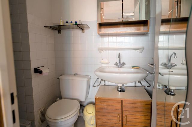 Studio à vendre - 1 pièce - 16.45 m2 - LE LAVANDOU - 83 - PROVENCE-ALPES-COTE-D-AZUR - Century 21 Net-Immo Agency Studio à vendre - 1 pièce - 16.45 m2 - LE LAVANDOU - 83 - PROVENCE-ALPES-COTE-D-AZUR - Century 21 Net-Immo Agency