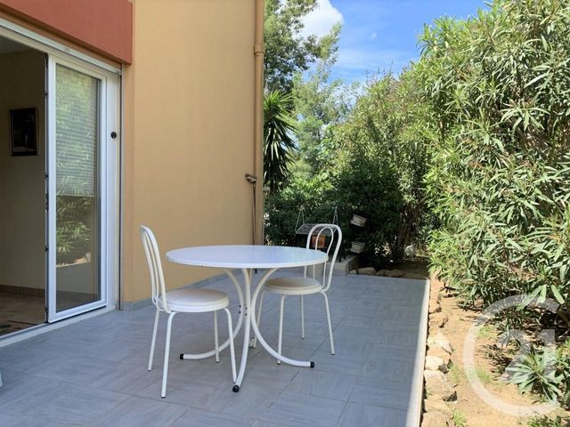 appartement à vendre - 3 pièces - 56.0 m2 - LE LAVANDOU - 83 - PROVENCE-ALPES-COTE-D-AZUR - Century 21 Net-Immo Agency appartement à vendre - 3 pièces - 56.0 m2 - LE LAVANDOU - 83 - PROVENCE-ALPES-COTE-D-AZUR - Century 21 Net-Immo Agency