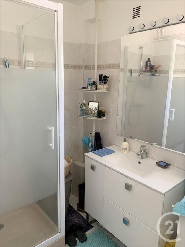 appartement à vendre - 3 pièces - 56.0 m2 - LE LAVANDOU - 83 - PROVENCE-ALPES-COTE-D-AZUR - Century 21 Net-Immo Agency appartement à vendre - 3 pièces - 56.0 m2 - LE LAVANDOU - 83 - PROVENCE-ALPES-COTE-D-AZUR - Century 21 Net-Immo Agency