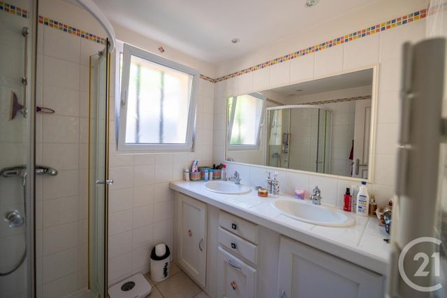 Afficher la photo en grand Appartement F3 à vendre - 3 pièces - 65.0 m2 - BORMES LES MIMOSAS - 83 - PROVENCE-ALPES-COTE-D-AZUR - Century 21 Net-Immo Agency