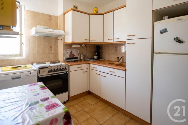 Afficher la photo en grand Appartement F3 à vendre - 3 pièces - 58.37 m2 - LE LAVANDOU - 83 - PROVENCE-ALPES-COTE-D-AZUR - Century 21 Net-Immo Agency