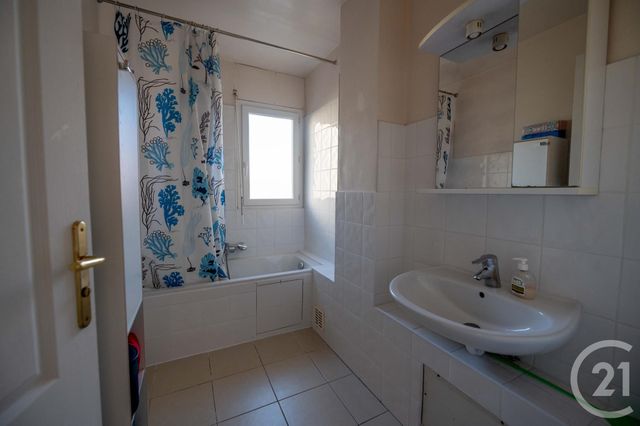 Afficher la photo en grand Appartement F3 à vendre - 3 pièces - 60.18 m2 - LE LAVANDOU - 83 - PROVENCE-ALPES-COTE-D-AZUR - Century 21 Net-Immo Agency