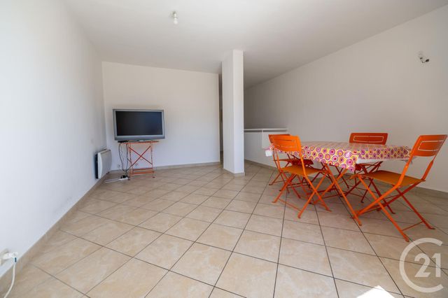 Afficher la photo en grand Appartement F3 à vendre - 3 pièces - 60.18 m2 - LE LAVANDOU - 83 - PROVENCE-ALPES-COTE-D-AZUR - Century 21 Net-Immo Agency