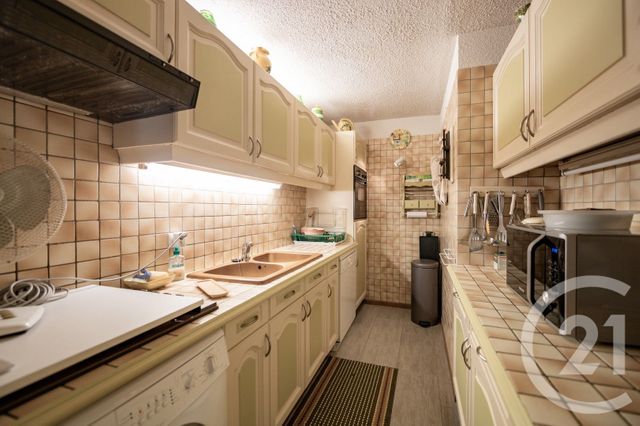 Afficher la photo en grand Appartement F2 à vendre - 2 pièces - 49.43 m2 - LE LAVANDOU - 83 - PROVENCE-ALPES-COTE-D-AZUR - Century 21 Net-Immo Agency