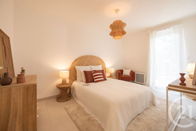 Afficher la photo en grand Appartement T4 à vendre - 4 pièces - 80.0 m2 - LE LAVANDOU - 83 - PROVENCE-ALPES-COTE-D-AZUR - Century 21 Net-Immo Agency