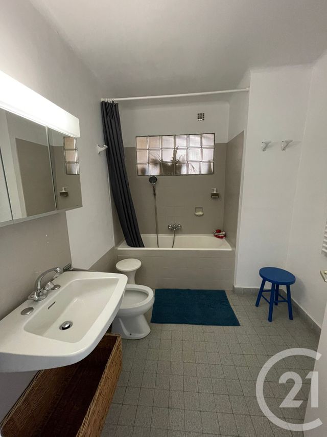 Appartement F5 à vendre - 5 pièces - 110.0 m2 - LE LAVANDOU - 83 - PROVENCE-ALPES-COTE-D-AZUR - Century 21 Net-Immo Agency