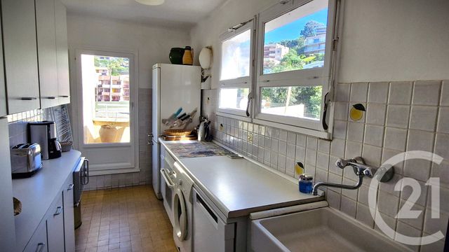 Appartement F5 à vendre - 5 pièces - 110.0 m2 - LE LAVANDOU - 83 - PROVENCE-ALPES-COTE-D-AZUR - Century 21 Net-Immo Agency