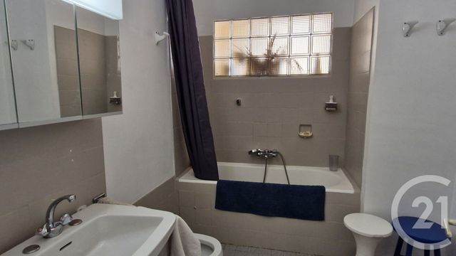Appartement F5 à vendre - 5 pièces - 110.0 m2 - LE LAVANDOU - 83 - PROVENCE-ALPES-COTE-D-AZUR - Century 21 Net-Immo Agency