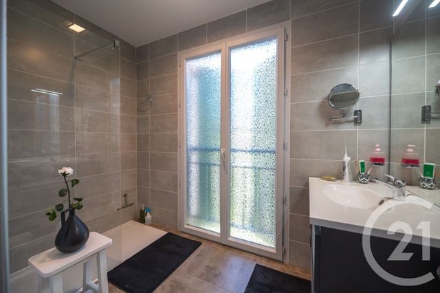 Appartement F3 à vendre - 3 pièces - 62.15 m2 - BORMES LES MIMOSAS - 83 - PROVENCE-ALPES-COTE-D-AZUR - Century 21 Net-Immo Agency